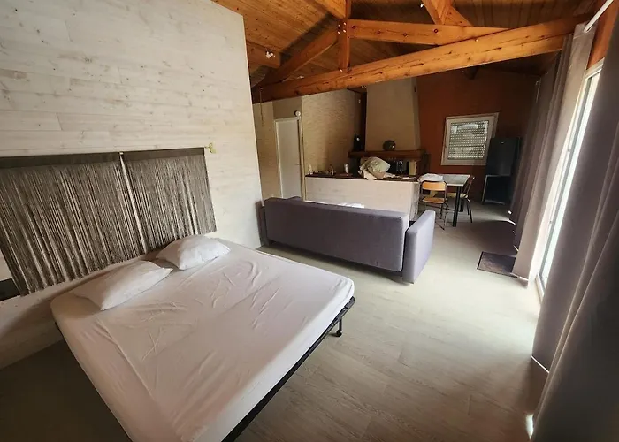 Bienvenue Chez Nous ! Hébergement de vacances Combrand